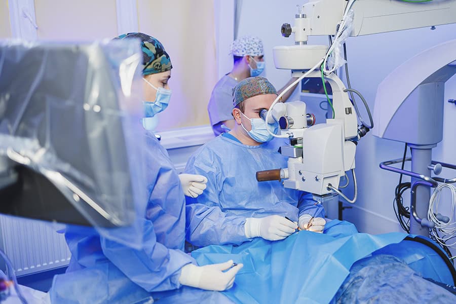 duree intervention chirurgie refractive temps de cicatrisation recuperation apres operation des yeux duree arret de travail ophtalmologue dr pierre maxime leveque ophtalmo 95 val d oise